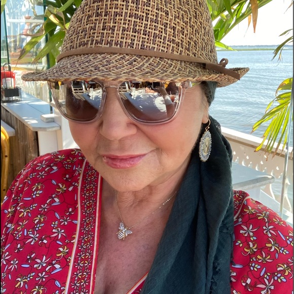 Meet your Posher, Monica - Picture 2 of 12